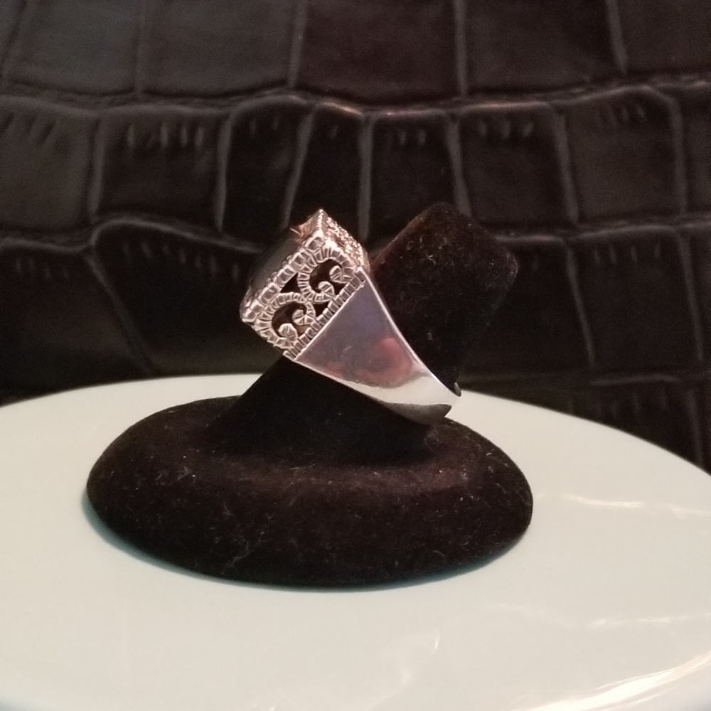 Ring - Picture 2 of 2